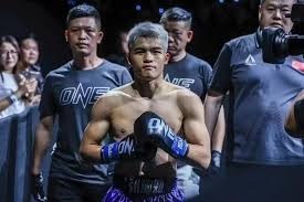 激动！美媒晒出浓眉末节命中致命三分后老詹表情