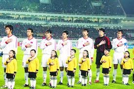 埃弗顿后卫禁区疑似手球，裁判未吹点球正确吗？